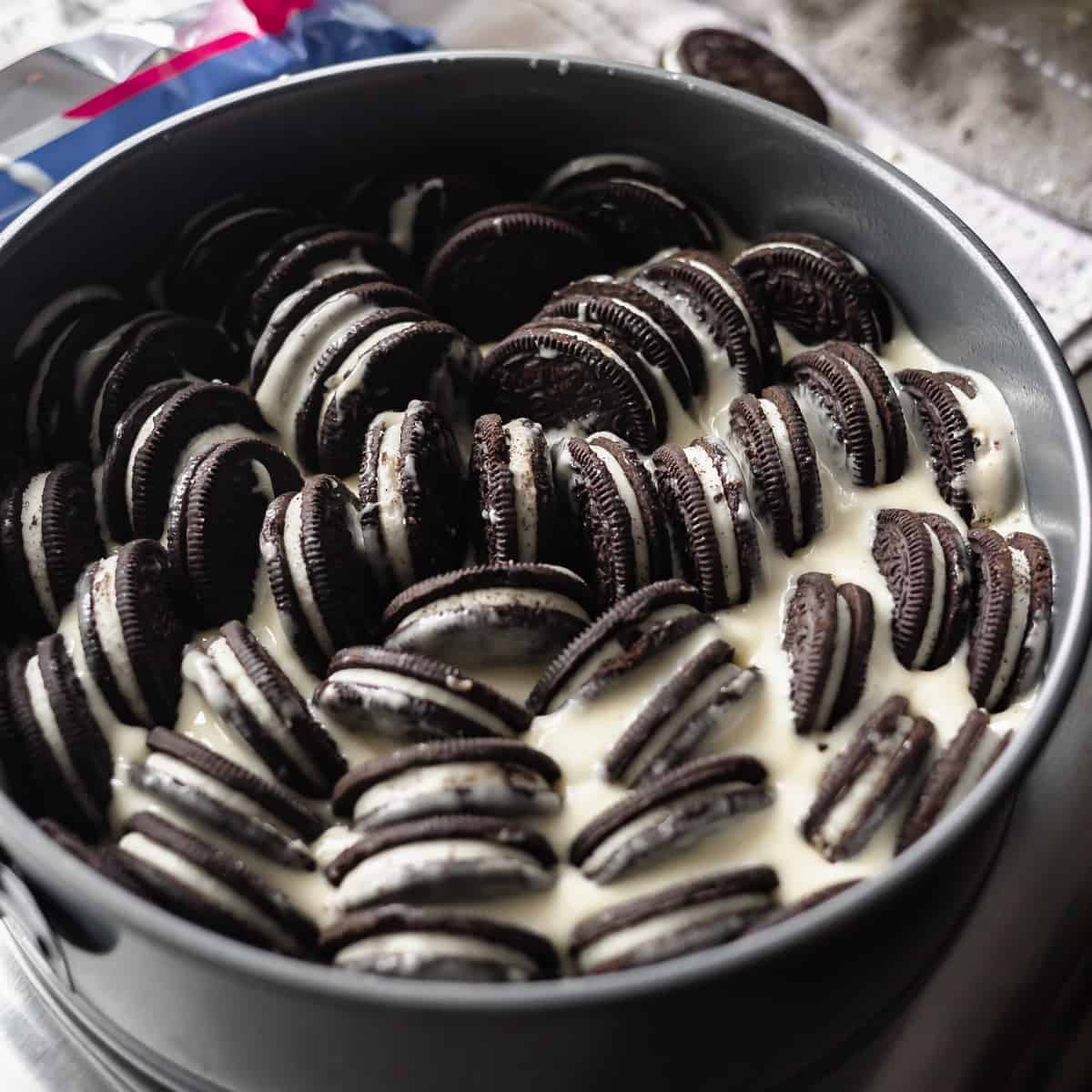  Place oreos in a circular pattern, filling entire pan.